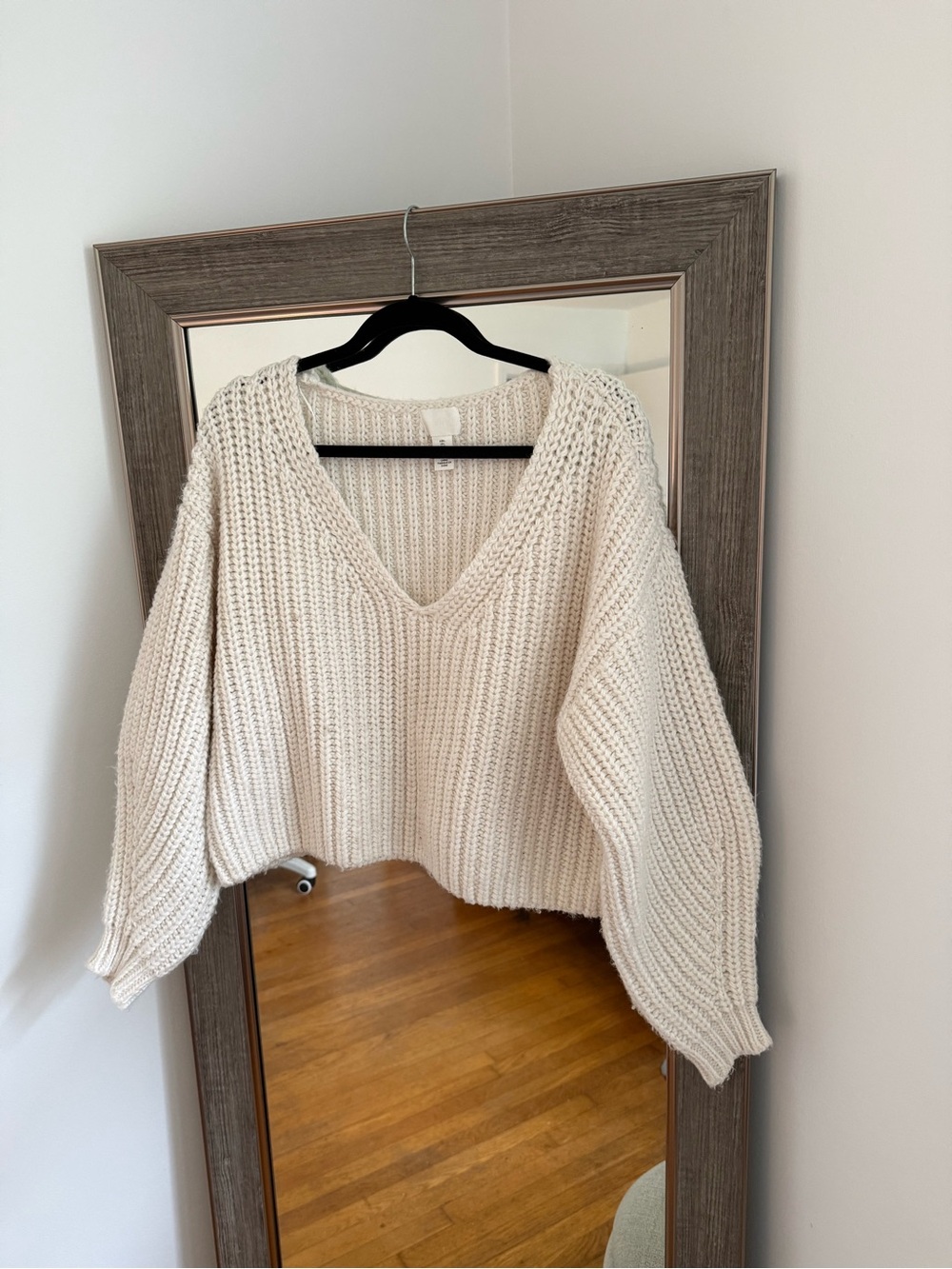 Chunky V-Neck Cream Women’s Sweater Crop H&M